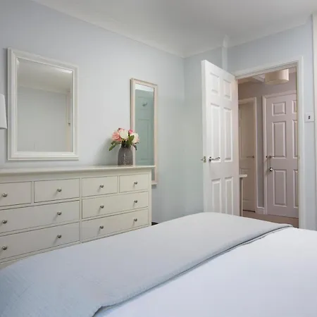 Clifton Village Apt 2 Bed With Balcony & Parking Lägenhet *