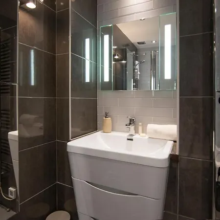 Lägenhet Clifton Village Apt 2 Bed With Balcony & Parking *