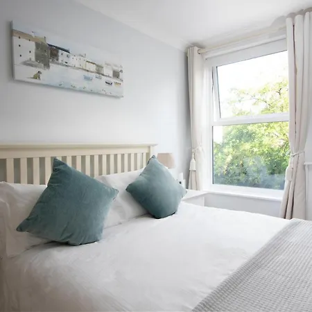 Clifton Village Apt 2 Bed With Balcony & Parking Lägenhet *
