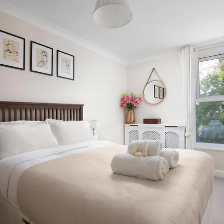 Clifton Village Apt 2 Bed With Balcony & Parking Bristol
